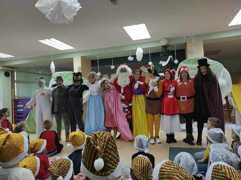Božićna predstava oduševila mališane u „Maslačku“