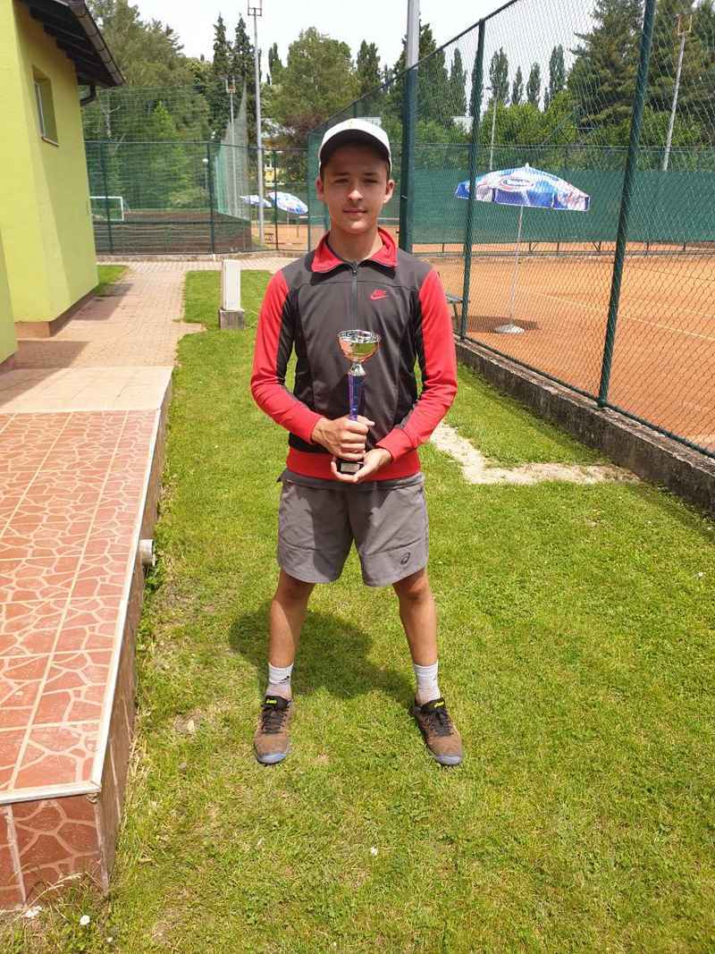 Ilija Kopić iz Štitara osvojio teniski turnir u Valpovu
