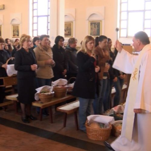 Kod Gradišta na pružnom prijelazu trostruki sudar, tri osobe ozlijeđene