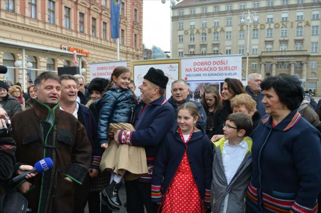 ŽUPANJCI DANAS NA TRGU BANA JELAČIĆA NAJAVLJUJU POČETAK MANIFESTACIJE - Iz srca Zagreba pozivaju na Šokačko sijelo