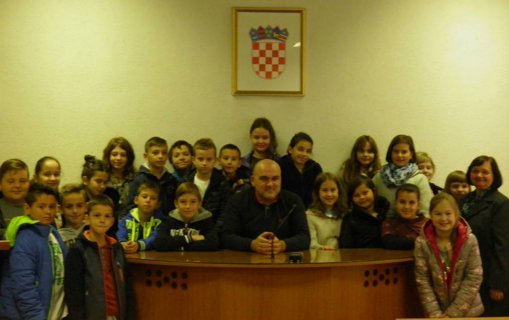 Učenici OŠ ''Ivana Kozarca'' posjetili gradsku upravu